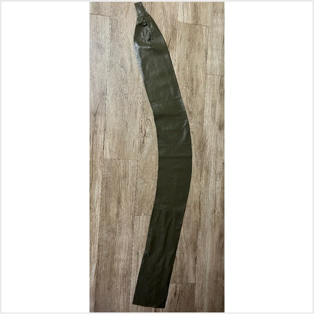 French Vintage 1980s Olive Leather Belt – Wide Draping Hip or Waist - Picture 5 of 16